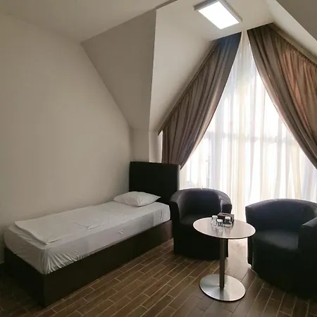 Yerevan Deluxe Hotel Exterior photo