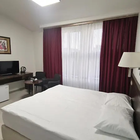 Yerevan Deluxe Hotel Exterior photo