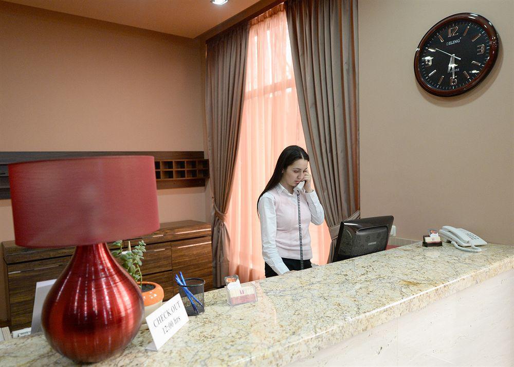 Hotel Deluxe